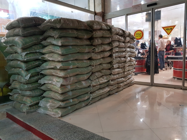 توزیع برنج بازرگانی با قیمت مصوب کشوری در شهرستان جم